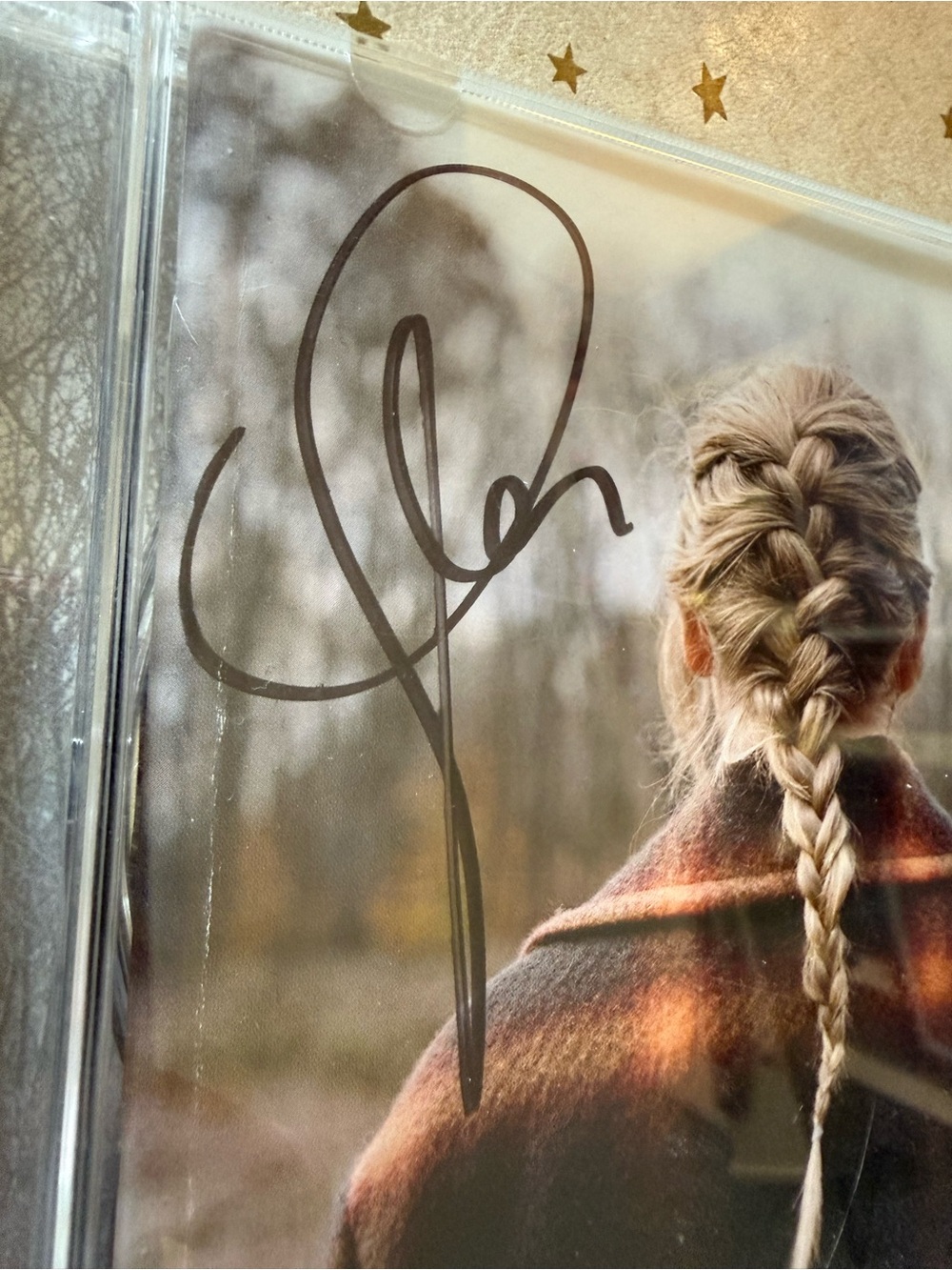 SOLD Taylor Swift Signed Evermore CD - Picture 10 of 10